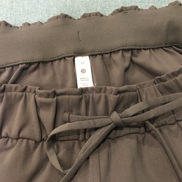 Lululemon Comfortable Pants In Size 12 - Picture 4 of 4